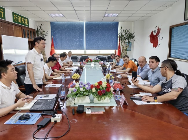 俄罗斯主人一行到临鑫台铭观赏考查