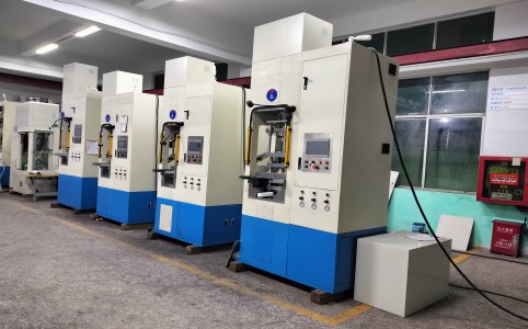 磁芯粉末伺服成型机在新能源、储能、光伏中的利用